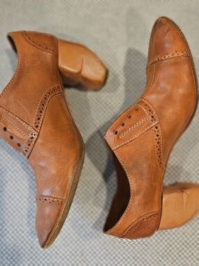 Marséll shoes with sculptural heel. Orange brown leather IT37
